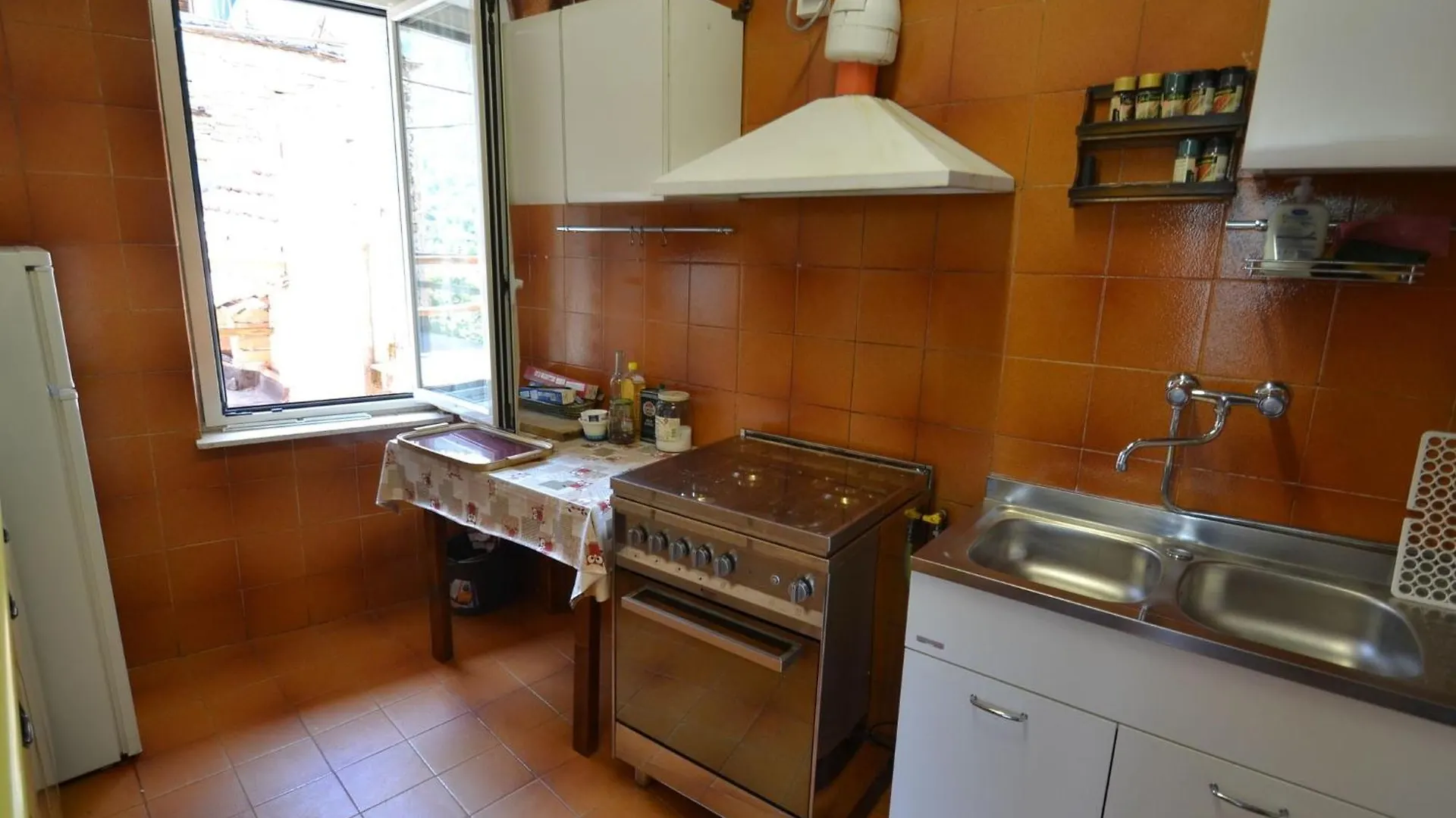 Cosy Holiday Home In Testico With Terrace And Barbecue