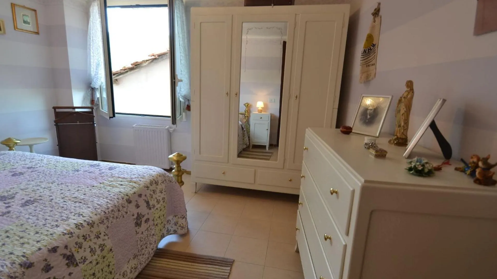 Cosy Holiday Home In Testico With Terrace And Barbecue