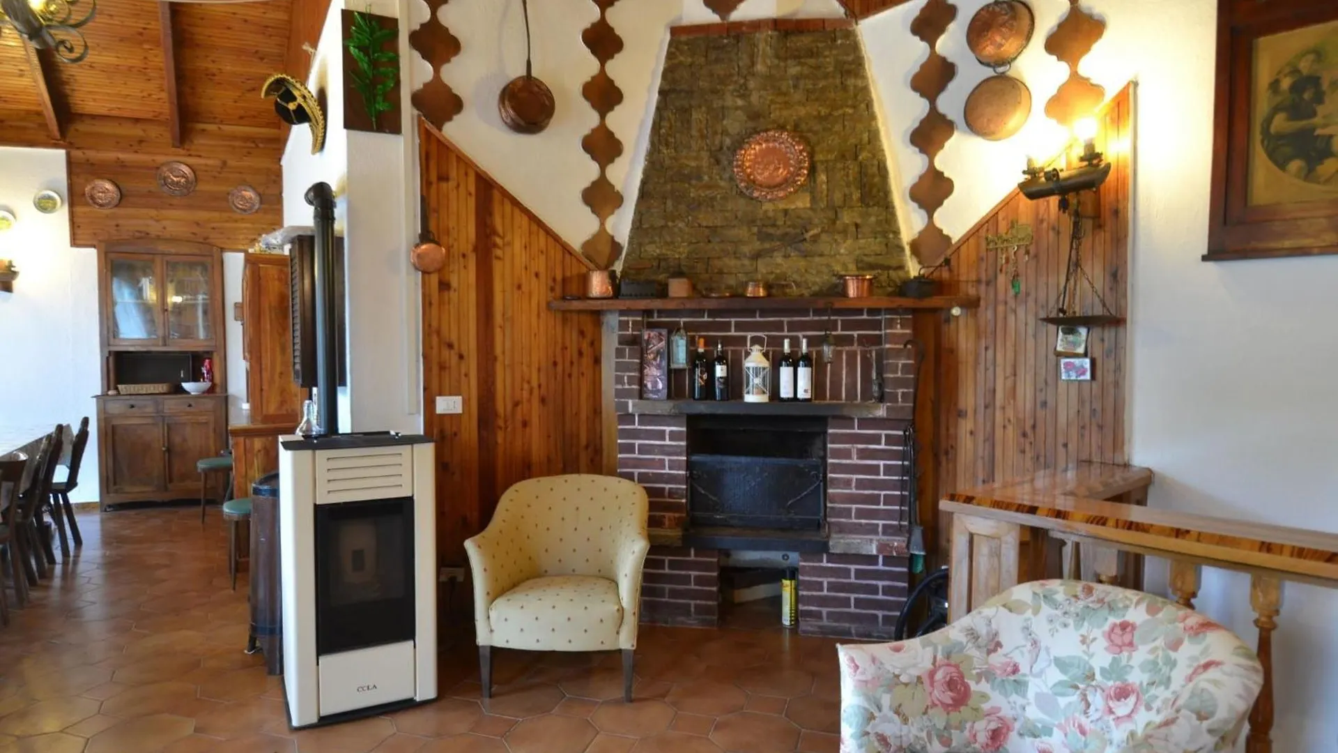 Cosy Holiday Home In Testico With Terrace And Barbecue