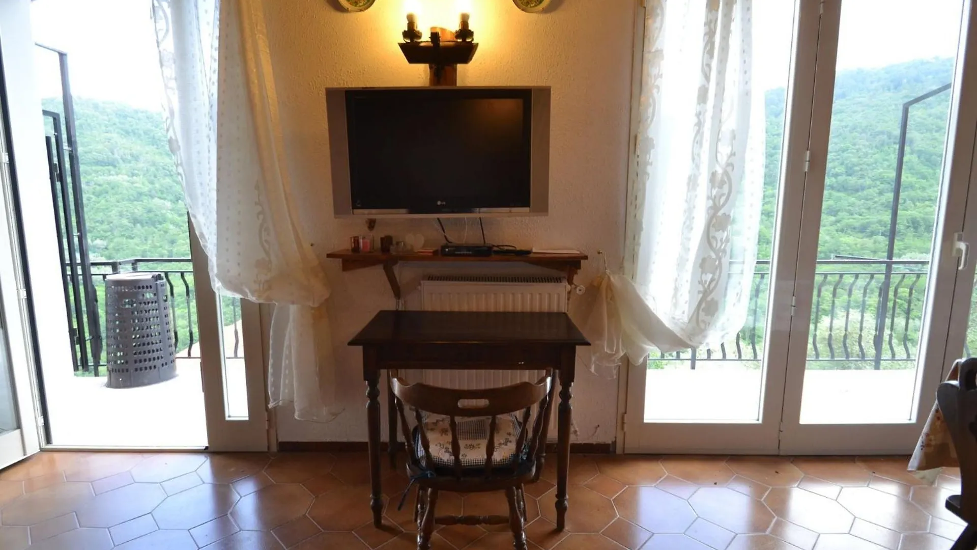 Cosy Holiday Home In Testico With Terrace And Barbecue