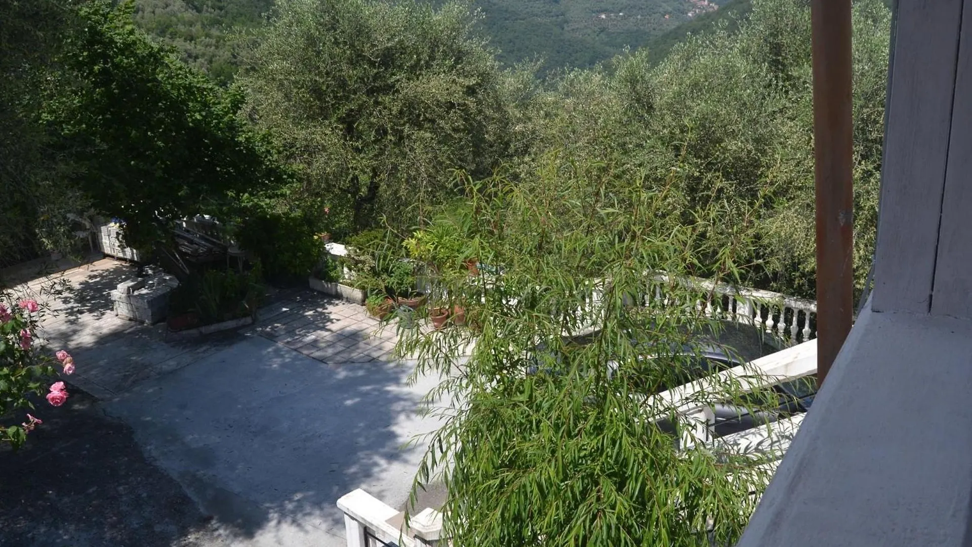 Cosy Holiday Home In Testico With Terrace And Barbecue