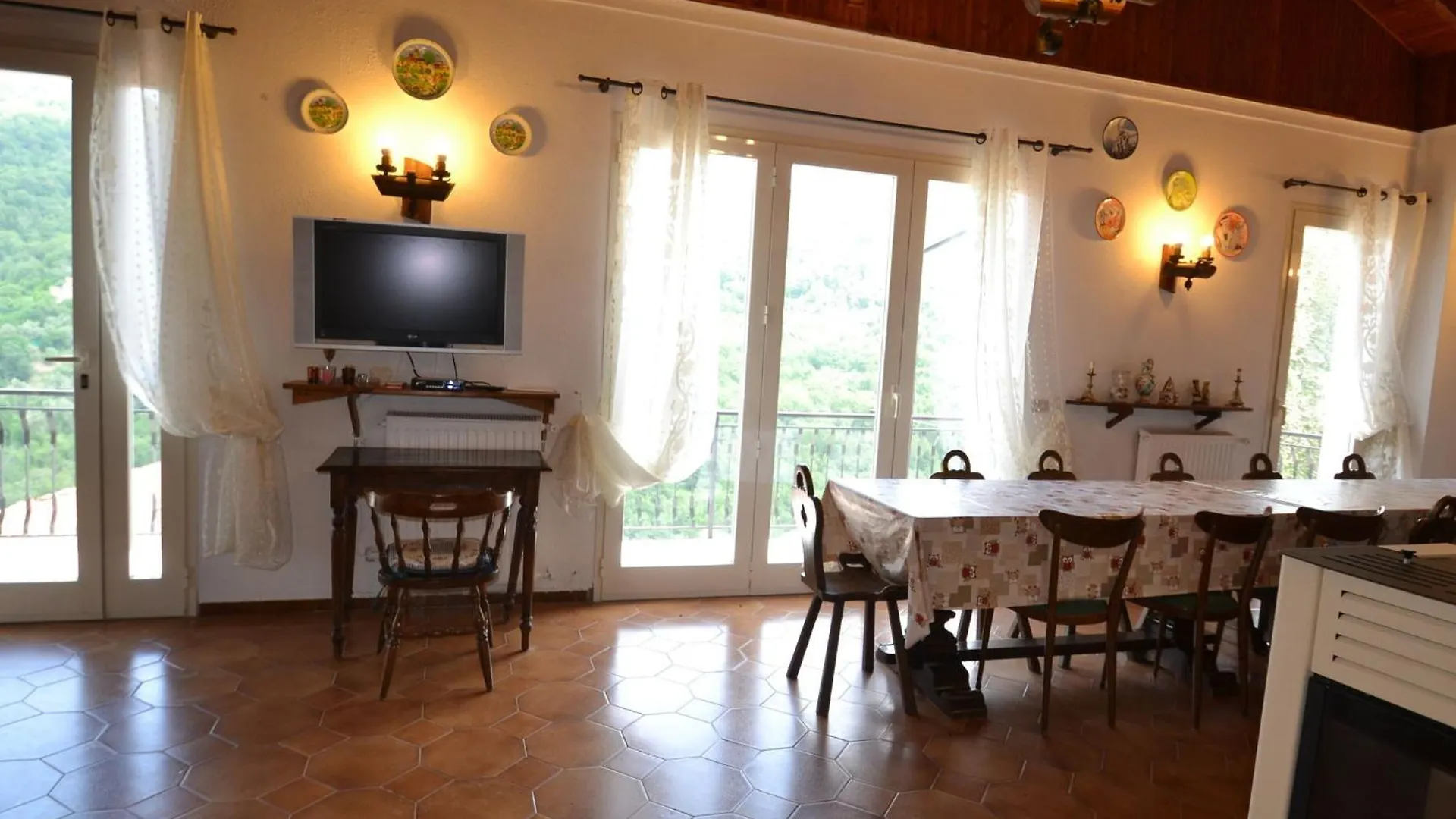 Cosy Holiday Home In Testico With Terrace And Barbecue